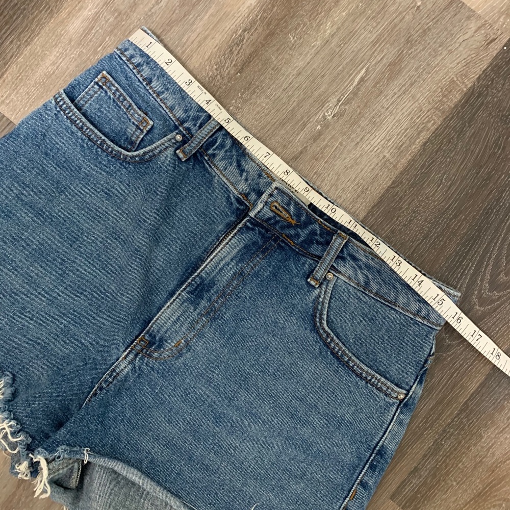 ❤️F21 Demin Cut Offs - Picture 5 of 9